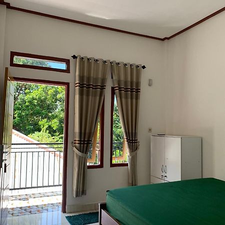 Bertus Guesthouse Labuan Bajo Exterior foto
