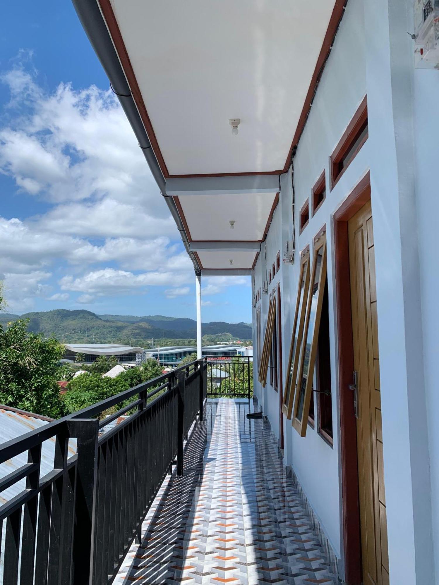 Bertus Guesthouse Labuan Bajo Exterior foto